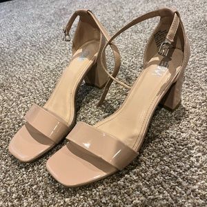 Chelsea Moreland Nude Heel